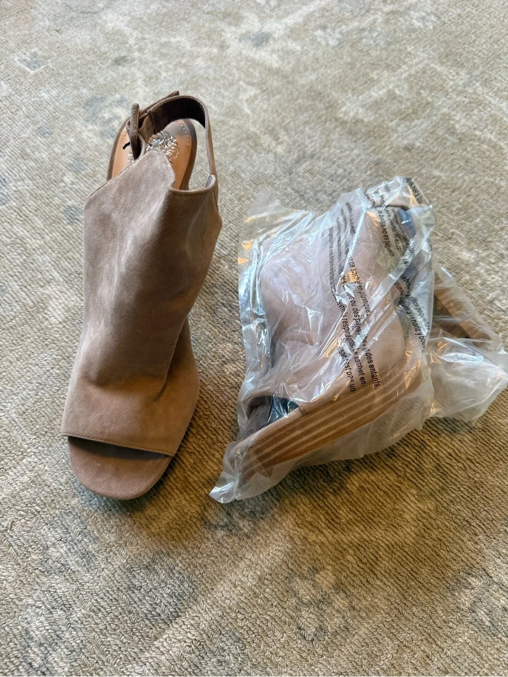 Vince Camuto Taupe Suede Peep-Toe Platform Heels NEW with Box Size 11